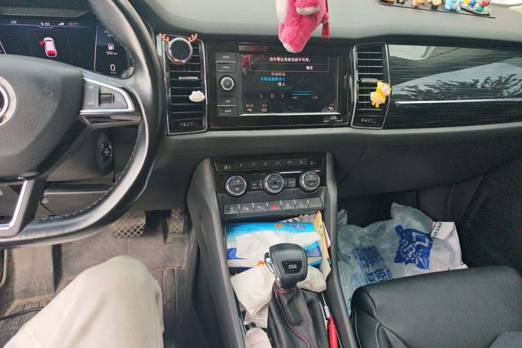 Used Skoda Kodiaq 2019 Facelifted TSI330 5-Seater Two-Wheel-Drive Luxury Enjoyment Edition China VI Standard Audio And AC Panel