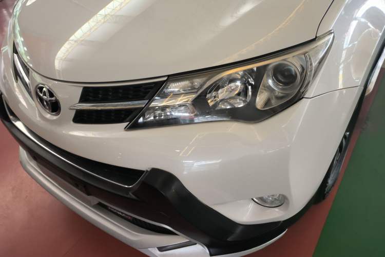 Used Toyota RAV4 2015 2.0L CVT Two-Wheel Drive Fashion Edition
