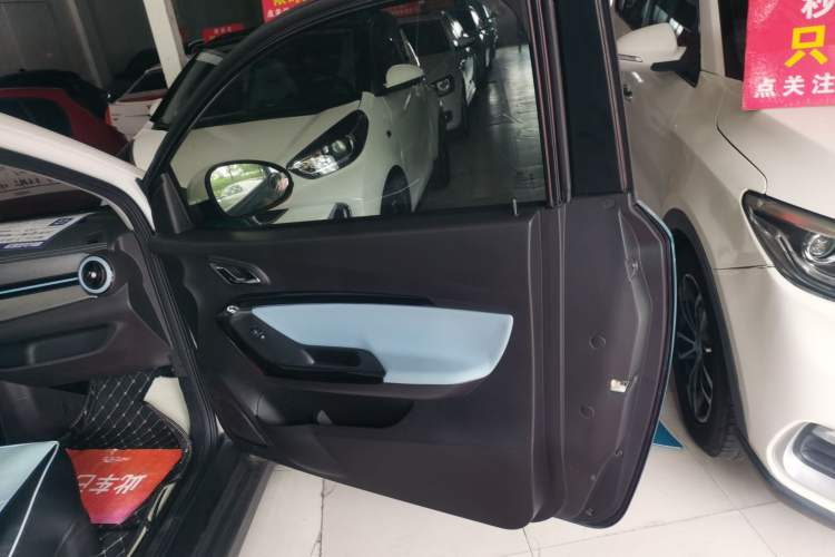 Used Chery New Energy Little Ant 2022 Revised Version Sweet Pink Edition Half-Sugar Version Lithium Iron Phosphate 30.7 kWh 30 kW 301 km
