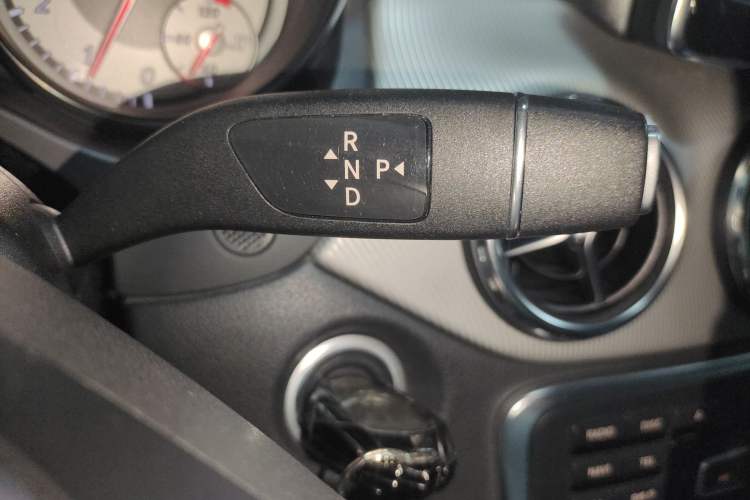 Used Mercedes-Benz GLA 2015 GLA 220 4MATIC Luxury Model Gear Lever