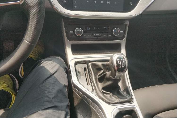 Used Geely Auto Emgrand GL 2017 1.8L Manual Elite Model Gear Lever