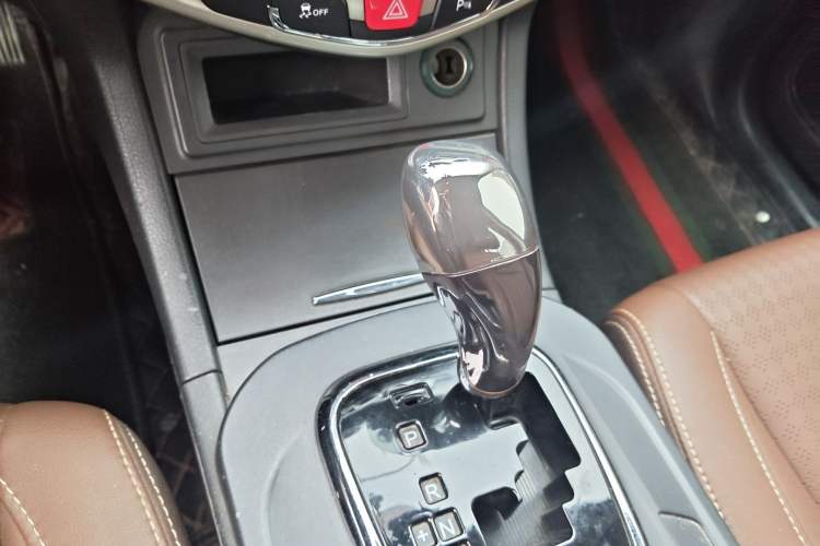 Used BYD S7 2015 2.0T Upgraded Automatic Luxury Version Gear Lever