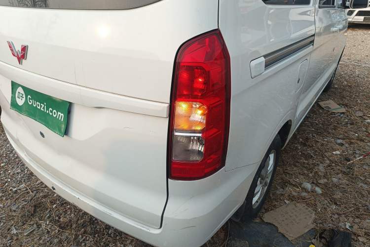 Used Wuling Hongguang V 2021 1.5L Enjoyment Edition LAR
