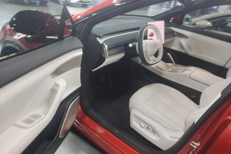 Used ONVO L60 2024 60 kWh All-Wheel Drive