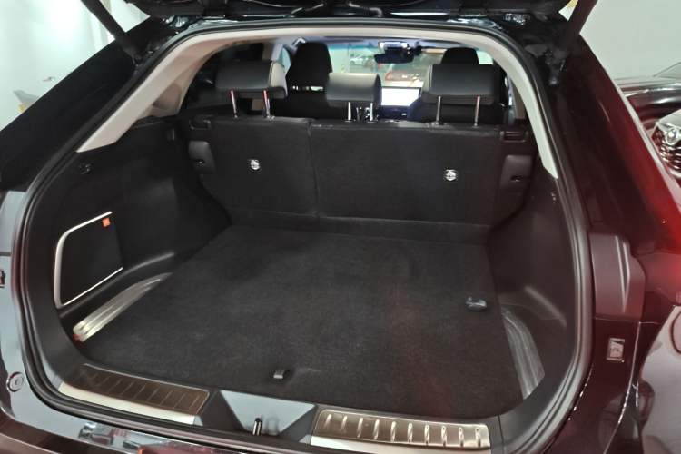 Used Toyota Venza 2022 2.0L CVT Two-Wheel Drive Prestige Edition Trunk