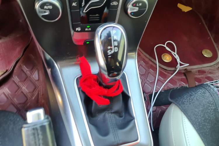 Used Volvo V40 2013 2.0T Zhiya Edition
