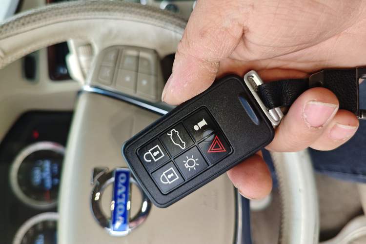 Used Volvo S80L 2011 2.0T ZhiZun Edition
