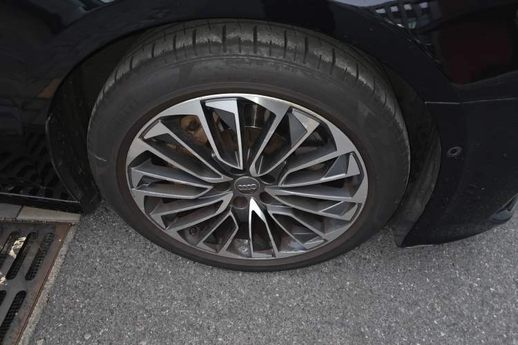 Used Audi A6L New Energy 2020 55 TFSI e quattro Right Front Wheel Hub