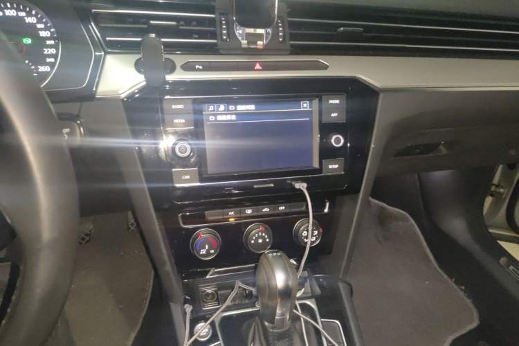 Used Volkswagen Magotan 2018 330TSI DSG Advanced Model Audio And AC Panel