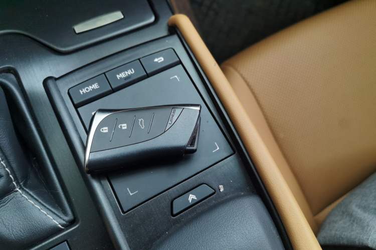 Used Lexus ES 2020 300h Deluxe Edition Vehicle Key
