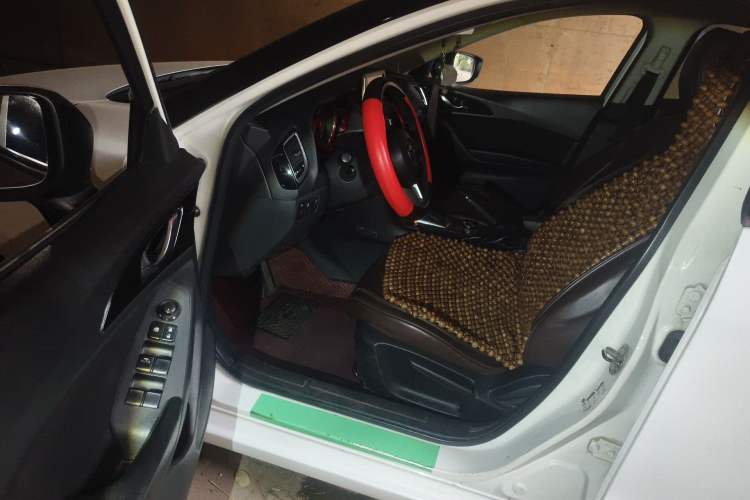 Used Mazda 3 Axela 2016 Sedan 1.5L Automatic Comfort Model
