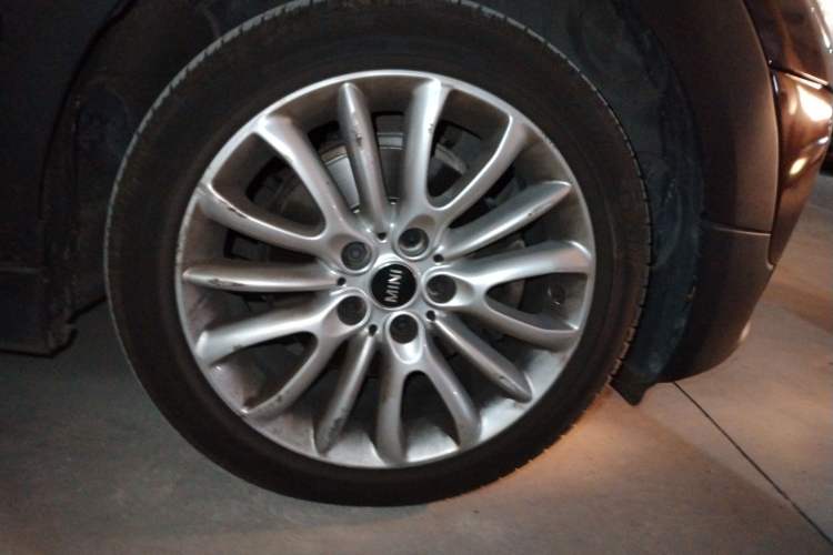 Used MINI Clubman 2016 Revised Version 1.5T COOPER Connoisseur Edition Right Front Wheel Hub