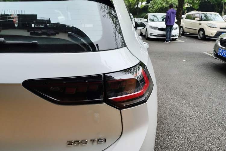 Used Volkswagen Golf 2025 300TSI R-Line
