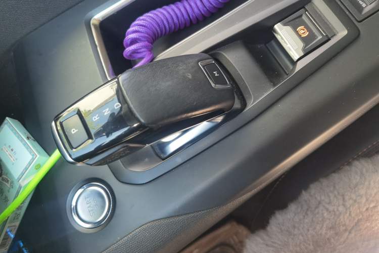 Used Peugeot 4008 2017 350THP Elite Edition Gear Lever