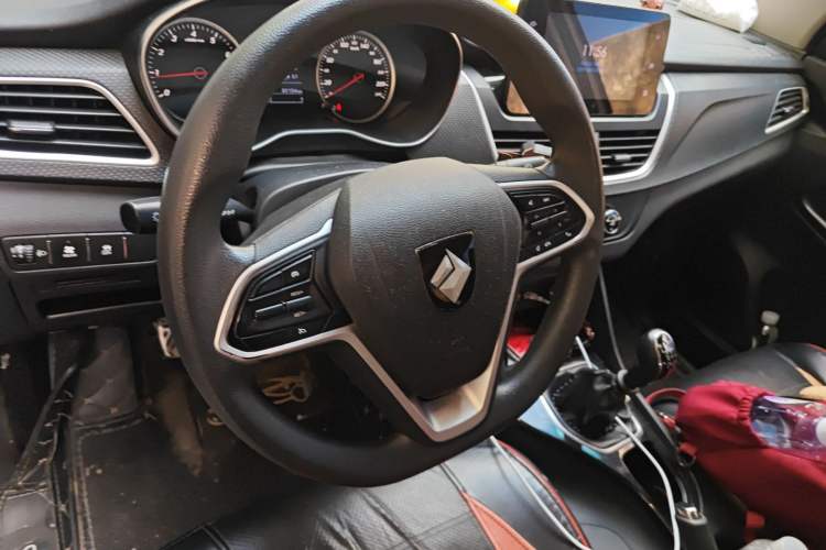 Used Baojun 730 2019 1.5T Manual Fashion Model 7-seater National V
