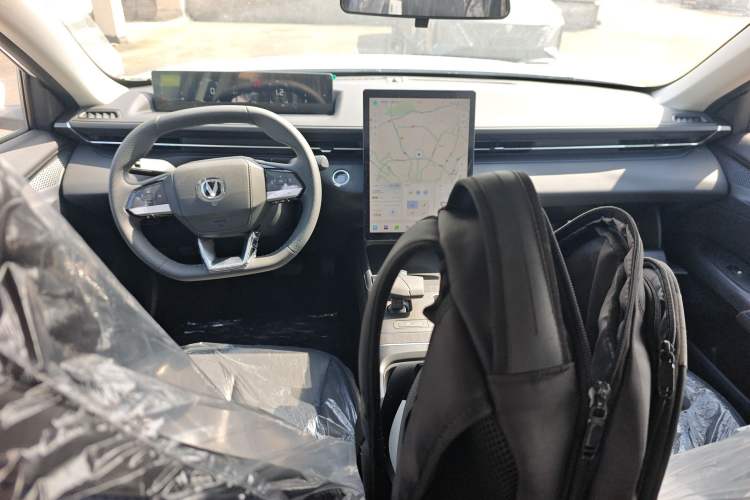 Used CHANGAN Eado 2025 Blue Whale 1.5T 500Bar Prestige Model Center Console