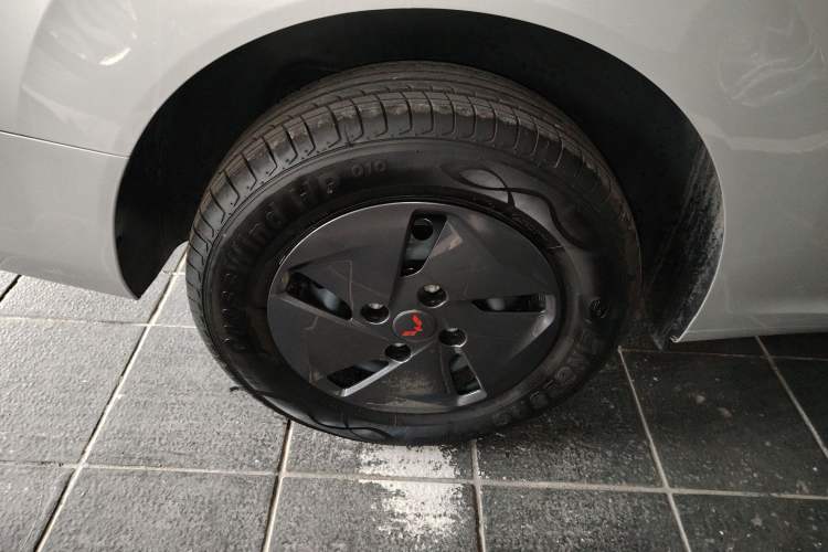 Used Wuling Hongguang New Energy 2025 Extended-Range Hybrid 50KM Comfort Version Right Rear Wheel Hub