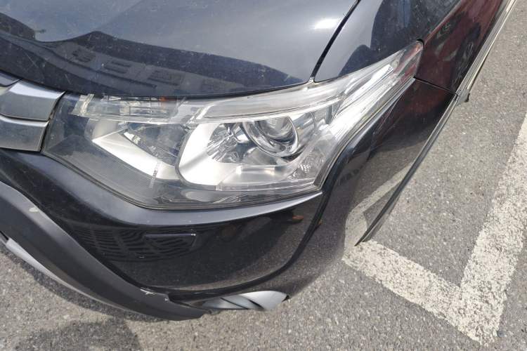 Used Mitsubishi Outlander 2014 2.4L 4x4 Deluxe Value Edition 7 Seats Left Front Headlight