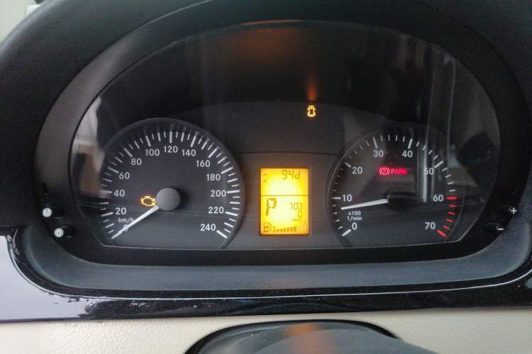 Used Mercedes-Benz Vito 2011 2.5L 7-seater executive version Instrument Cluster