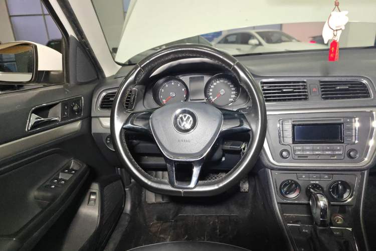 Used Volkswagen Lavida 2015 1.6L Automatic Comfort Edition Steering Wheel