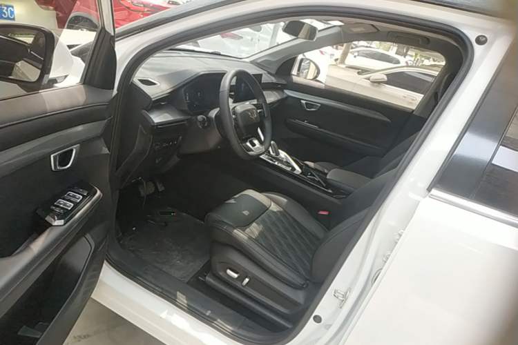 Used Wuling Asta 2022 2.0L DHT Electric-Speed Version