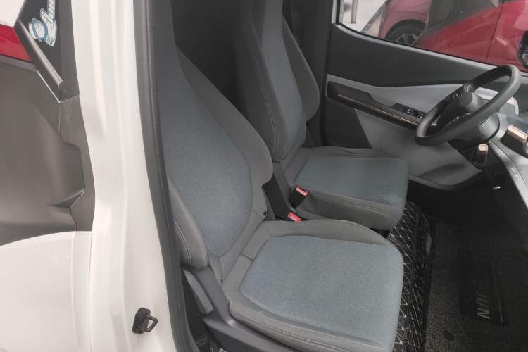 Used Baojun E200 2018 Intelligent Driving Edition Right Front Seat