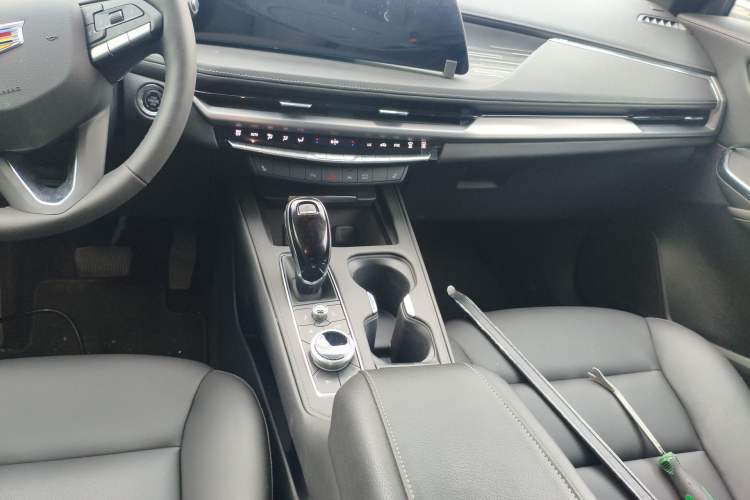 Used Cadillac XT4 2024 28T Two-Wheel-Drive Luxury Version
