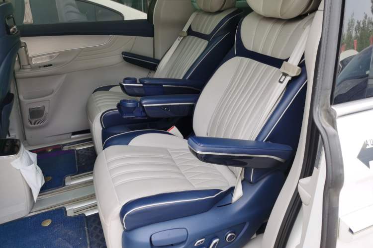 Used Roewe iMAX8 2021 400TGI Supreme Series Ultimate Edition Left Rear Seat