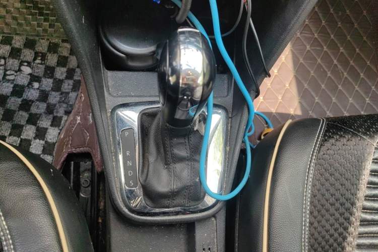 Used Volkswagen Jetta 2015 1.6L Automatic Comfort Model Gear Lever