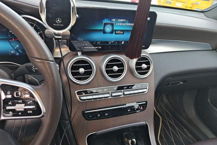 Used Mercedes-Benz GLC 2022 GLC 260 L 4MATIC Luxury Model Audio And AC Panel