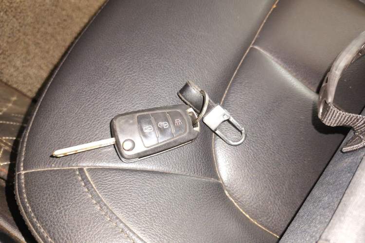 Used Great Wall Wingle 5 2017 2.4L European-spec Gasoline 2WD Elite Model with Big Double Cab – 4G69S4N Vehicle Key