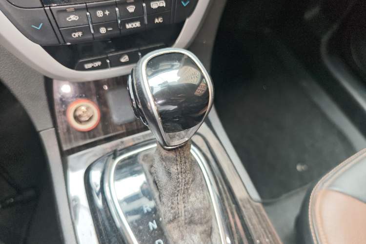 Used GAC Trumpchi GS5 Super 2015 1.8T Automatic Two-Wheel Drive Luxury Edition Gear Lever