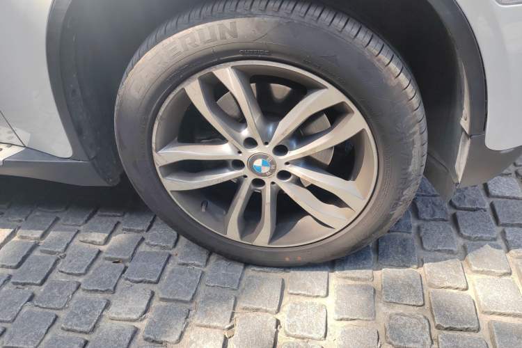 Used BMW X6 2014 xDrive35i Sport model Right Front Wheel Hub