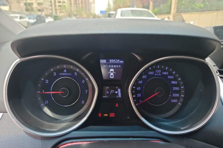 Used Hyundai Elantra (5th Generation / Langdong) 2016 1.6L Automatic Prestige Model Odometer Close Up