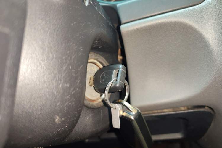 Used Mitsubishi Pajero 2008 V73 3.0L MT GL Vehicle Key