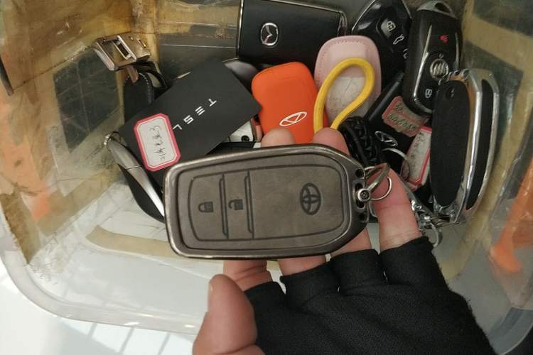 Used Toyota Venza 2023 2.0L CVT Two-Wheel Drive Luxury Edition Vehicle Key