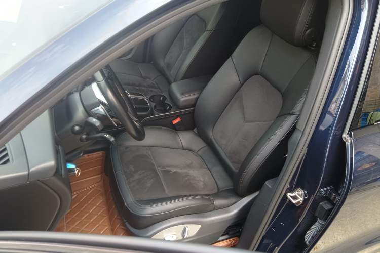 Used Porsche Macan 2017 Macan 2.0T Left Front Seat