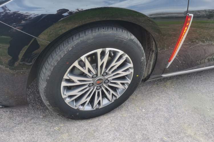 Used Hongqi H5 2025 1.5T DCT Qiyun 500 000th Unit Commemorative Edition Left Front Wheel Hub