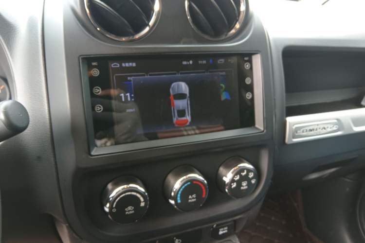 Used Jeep Compass 2014 2.4L four-wheel drive sport version
