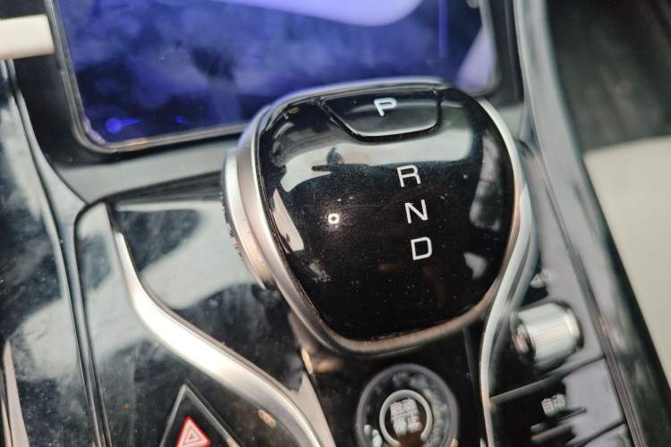 Used BYD Qin PLUS 2024 HONOR Edition DM-i 55KM Leading Model Gear Lever
