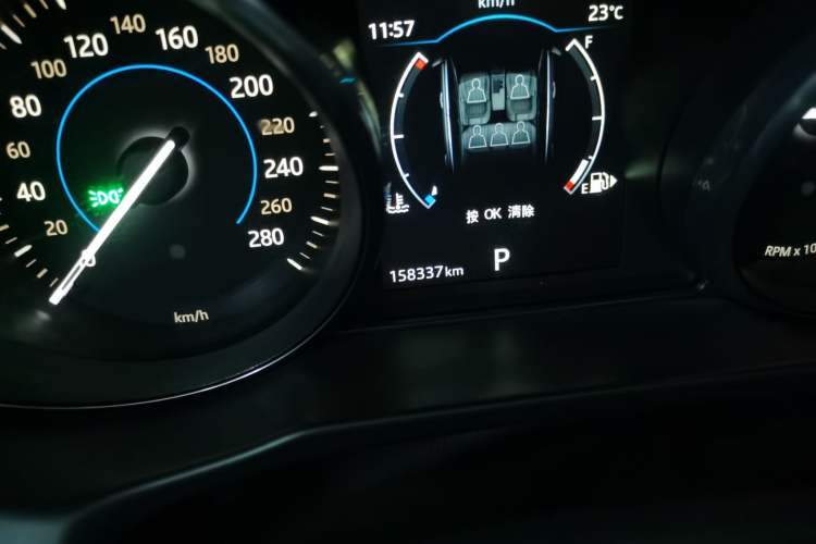 Used Jaguar XF 2016 XF 2.0T Two-Wheel-Drive R-Sport Sport Edition Odometer Close Up