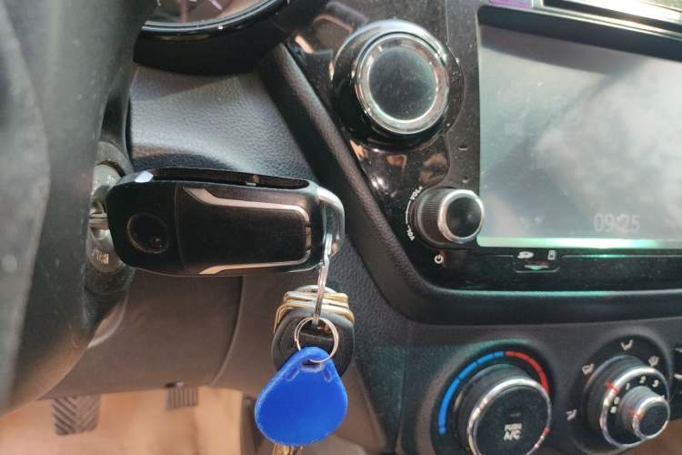 Used Kia K2 2012 Sedan 1.4L MT GLS Commemorative Edition Vehicle Key