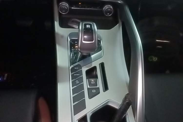 Used Geely Auto Coolray 2020 Facelift 240T DCT Hunter Gear Lever