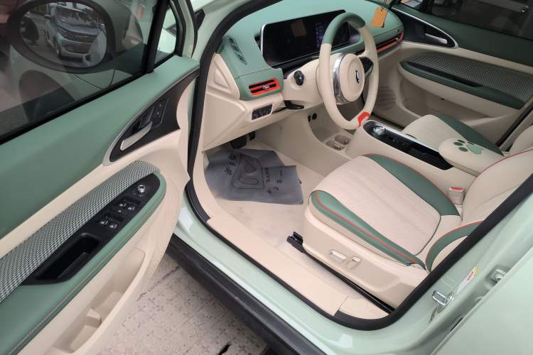 Used ORA Good Cat 2022 Morandi Edition 400km Standard Range Premium Version Lithium-Ion Battery
