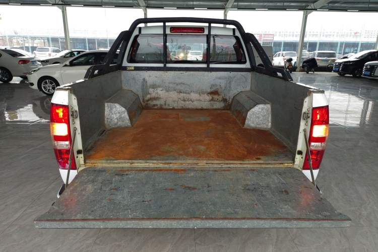 Used Isuzu JLM 2018 2.8T Classic Edition Two-Wheel Drive Luxury Version JE493ZLQ5F