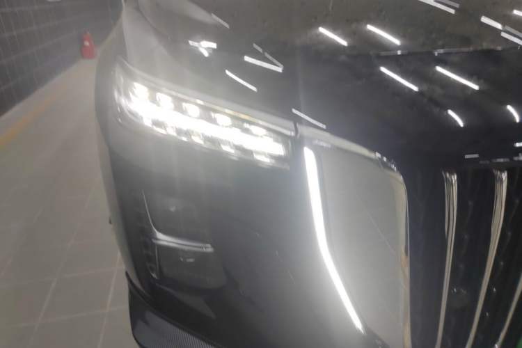 Used Hongqi H5 2025 2.0T Automatic Flag Edition – 500 000 Units Commemorative Version
