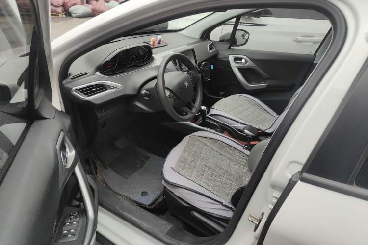 Used Peugeot 2008 2014 1.6L Automatic Fashion Edition
