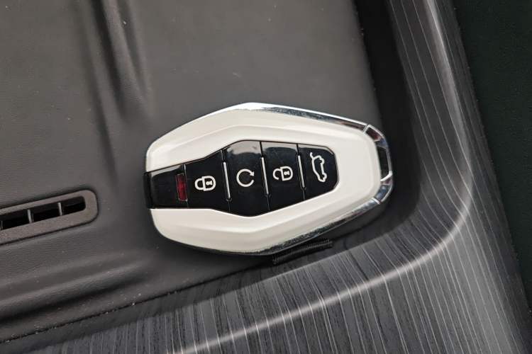 Used JETOUR Shanhai L9 2024 1.5TD 2DHT Max 7-Seater Vehicle Key