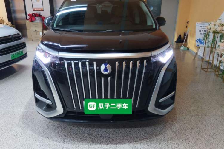 Used Denza D9 2024 EV 600 Four-Wheel Drive Prestige Model
