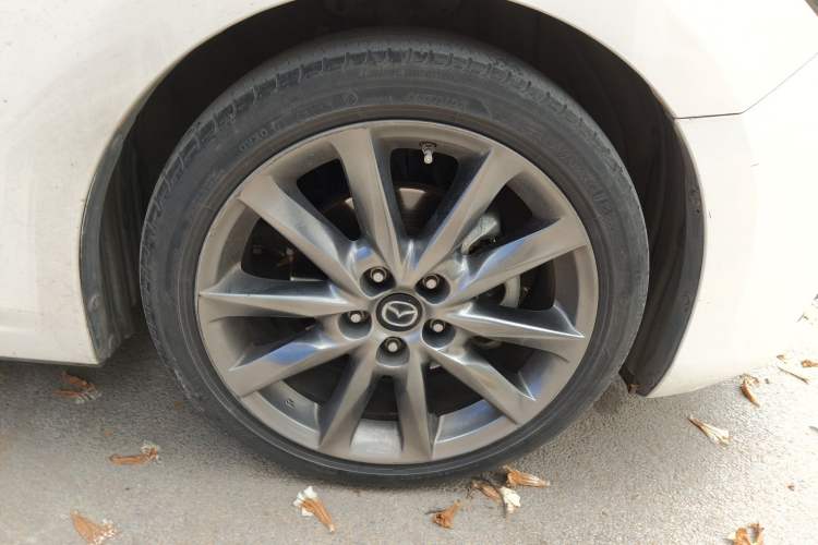 Used Mazda 3 Axela 2017 Hatchback 2.0L Automatic Luxury Model Emission Standard China V